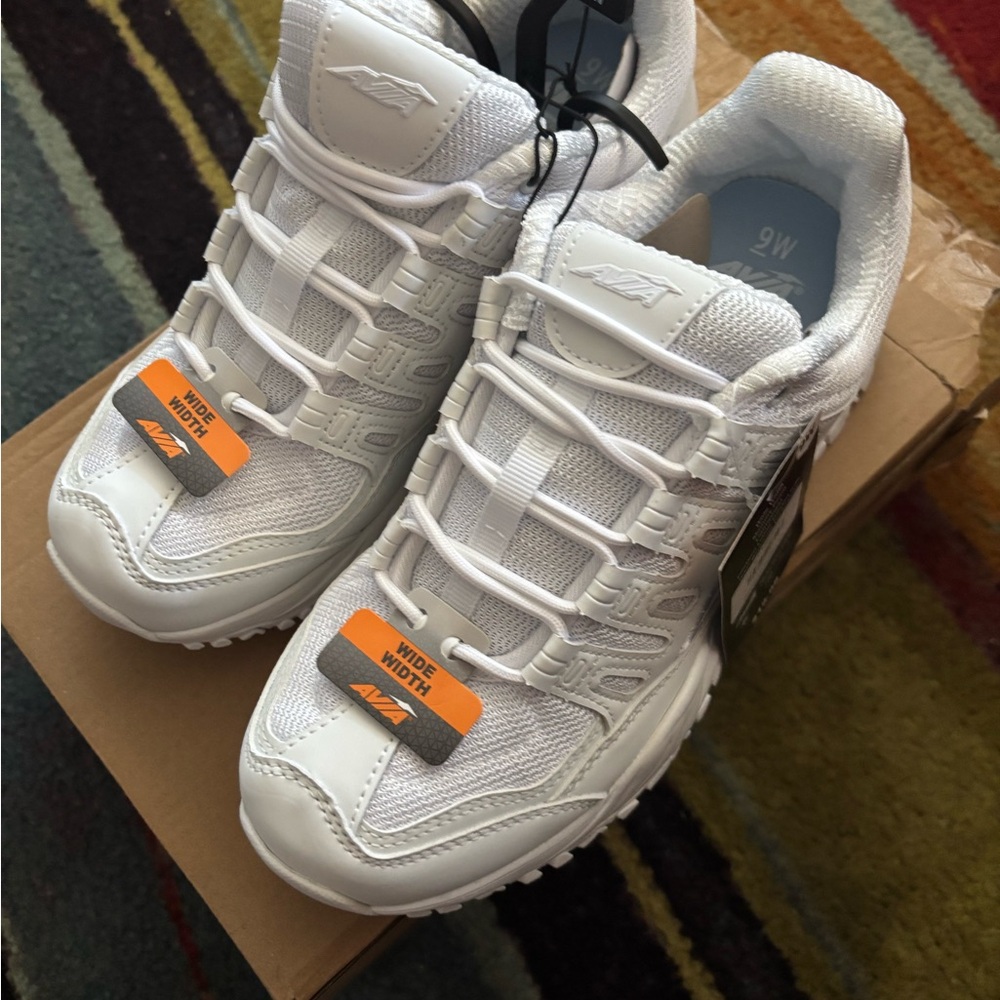 Avia Women's White Sneakers-NEW w/Tags